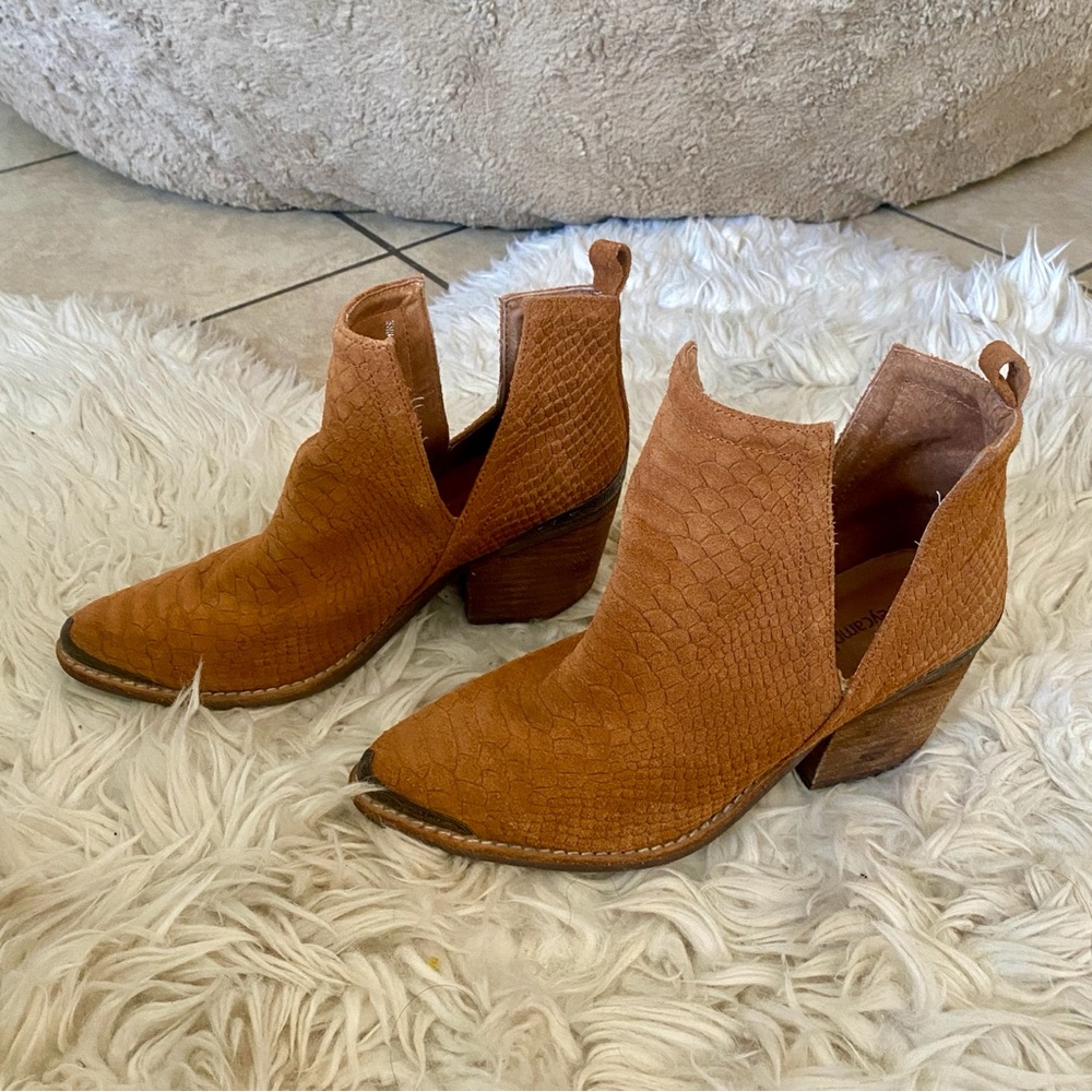 Jeffery Campbell Cromwell Ankle Boots! Cognac Suede Snake Skin Embossed. Size 7